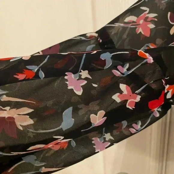 Madewell Women's Shirred-Sleeve V-Neck Top - Picture 4 of 8